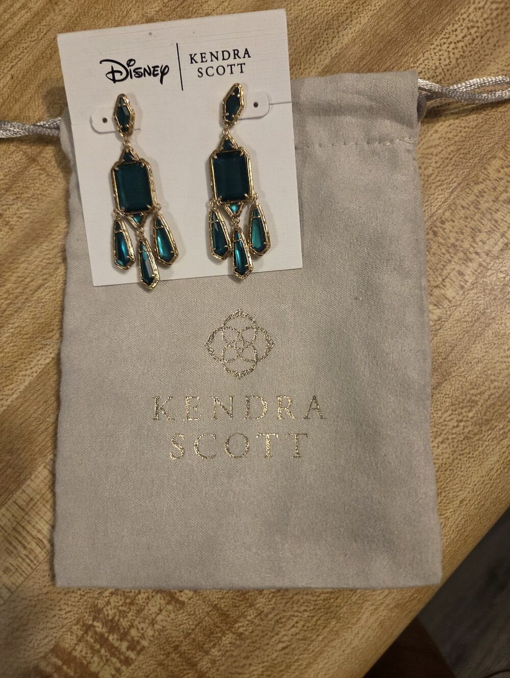 Kendra Scott × Disney NWT Green Dangle Earrings & Dustbag